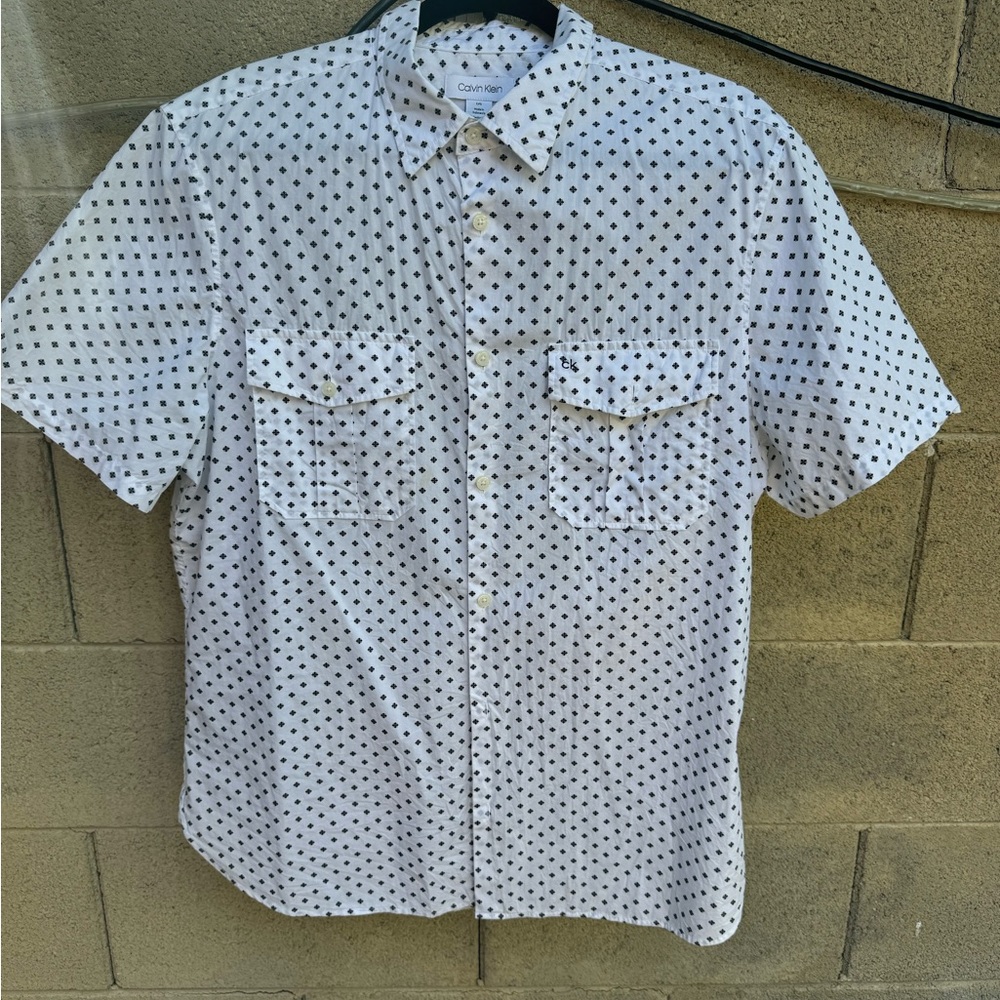 Calvin Klein Men’s Button Down casual shirt L
